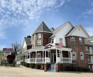Photo 2 - Carriage House Inn