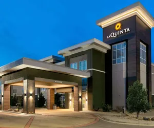 Photo 2 - La Quinta Inn & Suites by Wyndham Clinton Historic Route 66