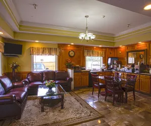 Photo 3 - Downtowner Inn and Suites Hobby