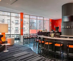 Photo 2 - Courtyard by Marriott New York Manhattan / Central Park