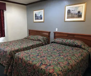 Photo 5 - Starlight Inn Canoga Park