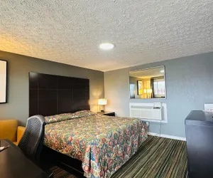 Photo 3 - Catalina Airport Motel