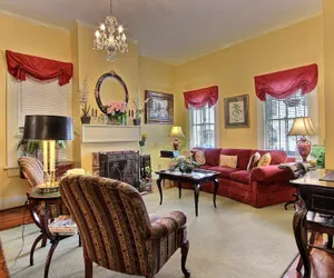 Photo 4 - Green Palm Inn