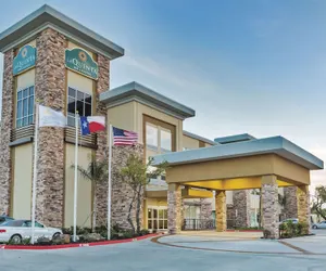 Photo 2 - La Quinta Inn & Suites by Wyndham Rockport - Fulton