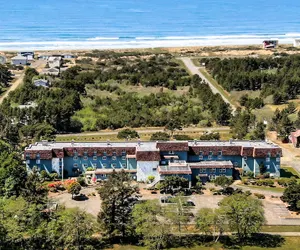 Photo 2 - Chateau Westport Resort