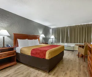 Photo 2 - Econo Lodge Broken Arrow - Tulsa