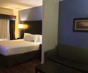 Photo 4 - Days Inn & Suites by Wyndham Galveston West/Seawall