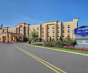 Photo 2 - Hampton Inn & Suites Robbinsville