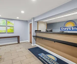 Photo 3 - Days Inn by Wyndham Chattanooga/Hamilton Place