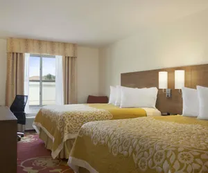Photo 4 - Days Inn & Suites by Wyndham Belmont