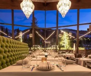 Photo 2 - Slopeside 3 Bedroom Platinum-rated Residence at Golden Peak, Steps to Vail Village