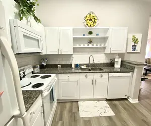 Photo 5 - Grand Palm Community, Picnic Benches, Tennis Court and Much More!!