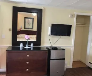 Photo 3 - Royal Coach Motor Lodge