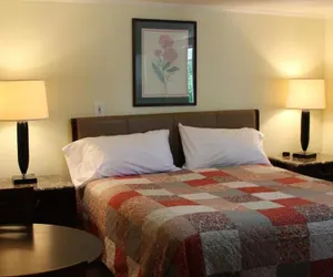 Photo 2 - Royal Coach Motor Lodge