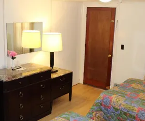 Photo 5 - Royal Coach Motor Lodge