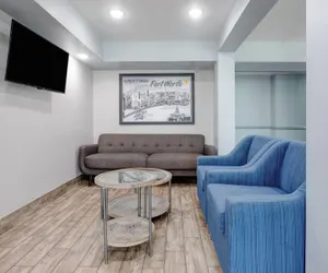 Photo 5 - Super 8 by Wyndham Fort Worth Entertainment District