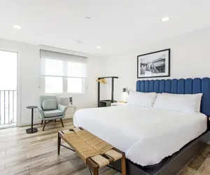 Photo 3 - Grove Hotel