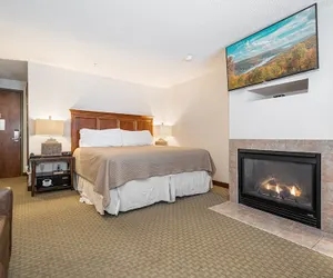 Photo 5 - Suites at Silver Tree A124