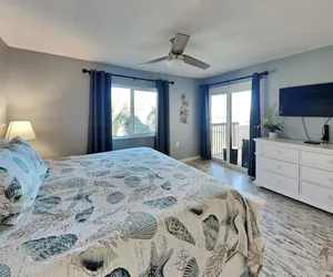 Photo 5 - Ocean Village Club P33