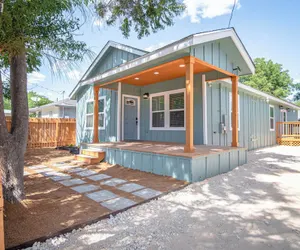 Photo 2 - Newly Remodeled 4BR 2BA Near Amazing Downtown