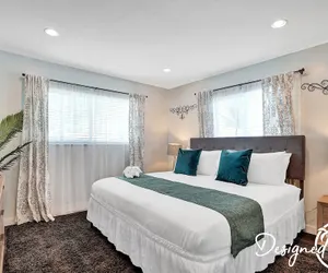 Photo 2 - Modern 5BR with Private Heated Pool