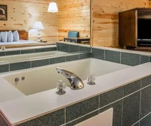 Photo 4 - Mackinac Lodge
