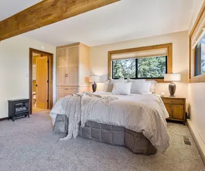 Photo 4 - AMAZING VIEWS- MODERN HOME- SH #14 by Bear Valley Vacation Rentals