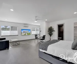 Photo 4 - 3-storey Home with Beautiful Lake View