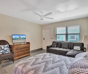 Photo 2 - Hollywood Beach Broadwalk Family Vacation Home