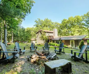 Photo 3 - Rustic Retreat