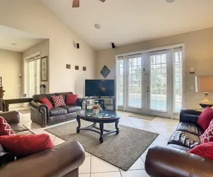 Photo 2 - Fantastic 7 Bed 6 Bath In Prestigious Gated Comm. 7 Bedroom Villa by Redawning