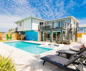 Photo 2 - Cozy Beach Bungalow
