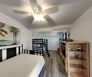 Photo 3 - Cozy Beach Bungalow