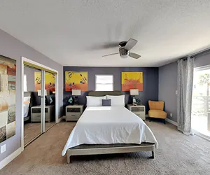 Photo 5 - Cozy Beach Bungalow