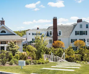 Photo 2 - Canoe Place Inn and Cottages