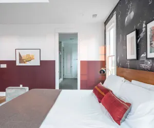 Photo 2 - Linda by Avantstay Lovely 4BR Condo in Heart of Nashville