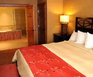 Photo 2 - Slopeside Hotel by Seven Springs Resort