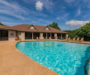 Photo 5 - Bear Hug - Cabin Comfort - Outdoor Pool - Walking Trails -family/group Fun!