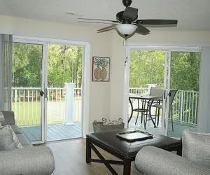 Photo 2 - 1409m 1 Bedroom Condo by Redawning