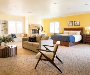 Photo 2 - Amarilla by Avantstay Peaceful Paradise w/ Pool, Spa & Theatre Room