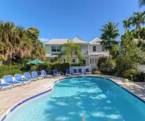 Photo 2 - Southard Getaway by Avantstay w/ Covered Patio, Great Location & Shared Pool! Week Long Stays