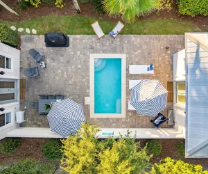 Photo 2 - Perry by Avantstay Walk to Miramar Beach! w/ Pool & Guest House!