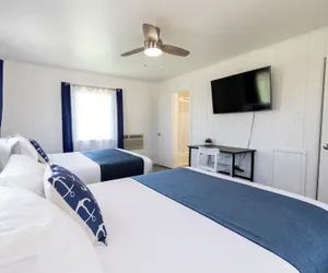 Photo 3 - Anchor Bay Inn and Suites