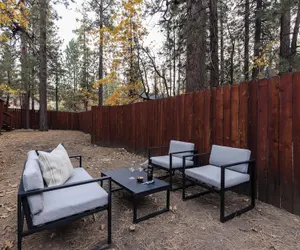 Photo 4 - 2 Cabins, Close to the Lake Hot Tub, Game Loft, Deck, 6bdr Jumper & Jackhorn