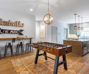 Photo 4 - Waverly by Avantstay Nashville-inspired Townhome w/ Luxury Kitchen, Pool Table