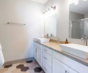 Photo 3 - Waverly by Avantstay Nashville-inspired Townhome w/ Luxury Kitchen, Pool Table