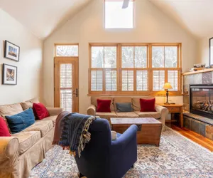 Photo 2 - Owl Meadows 24 by Avantstay Walking Distance to Town & Slopes!