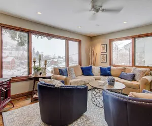 Photo 5 - Hillside Overlook by Avantstay Quiet Mountain Getaway w/ Incredible Views!