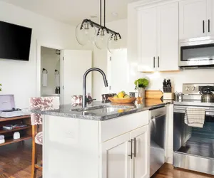 Photo 5 - Hart Suite Buyout 3 by Avantstay Two Town House Buyout w/ Modern Amenities in Nashville!