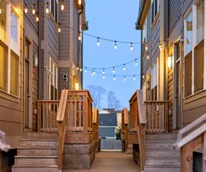 Photo 2 - Hart Suite Buyout 3 by Avantstay Two Town House Buyout w/ Modern Amenities in Nashville!